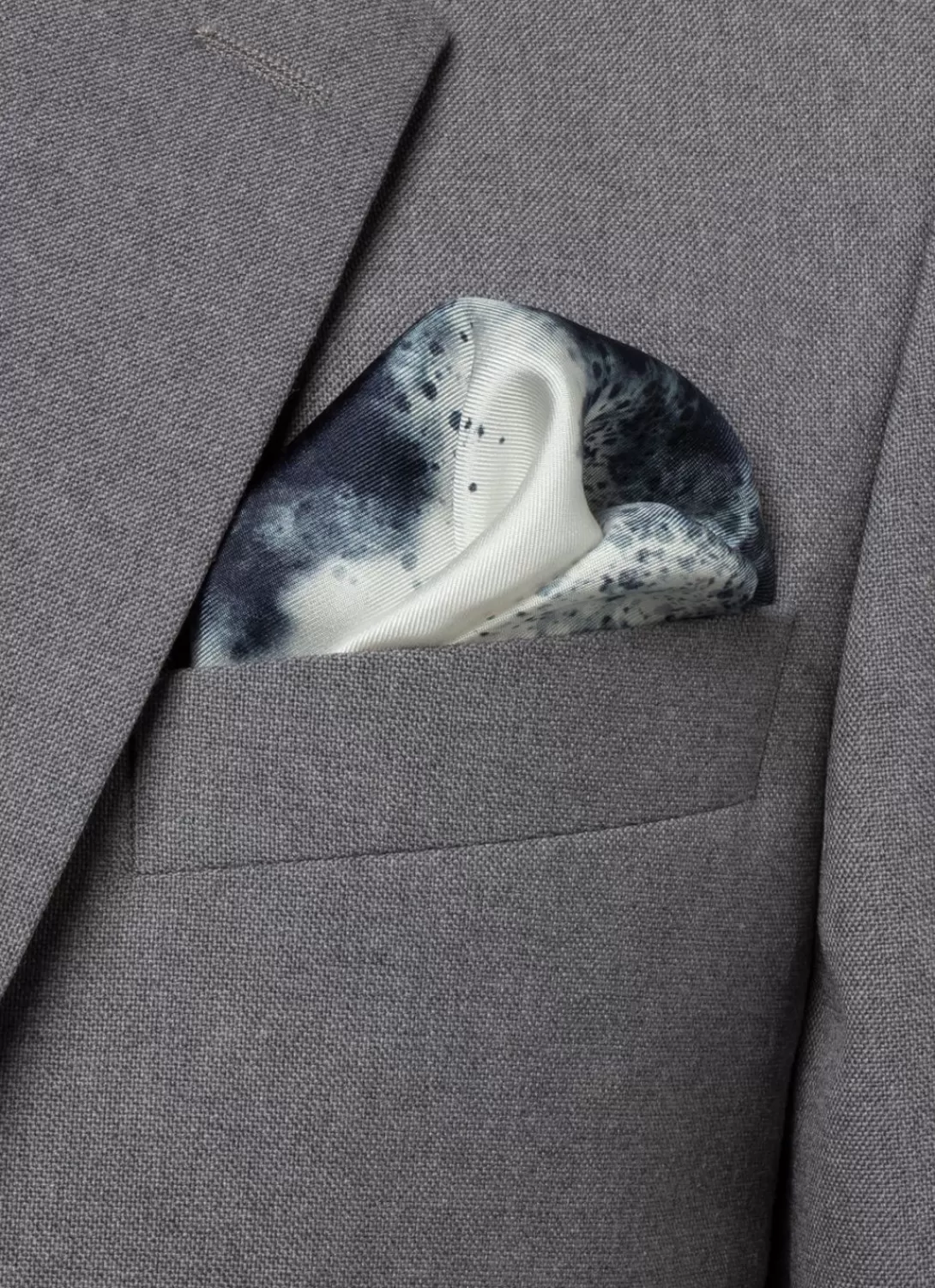 Fursac Printed Silk Twill Pocket Square White - Navy Blue Stain Print Best Sale